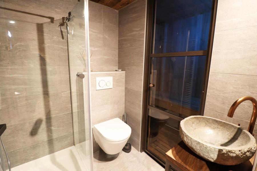 Rent in ski resort 4 room chalet 6 people - Chalet P'tiou - Les Gets - Shower room