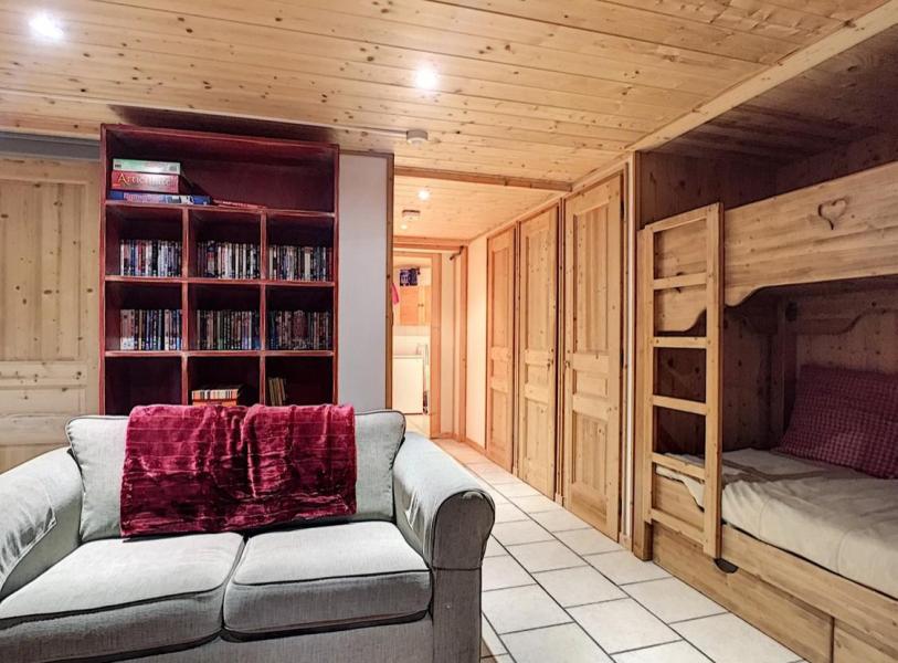 Rent in ski resort Chalet Renard du Lac - Les Gets - Living room