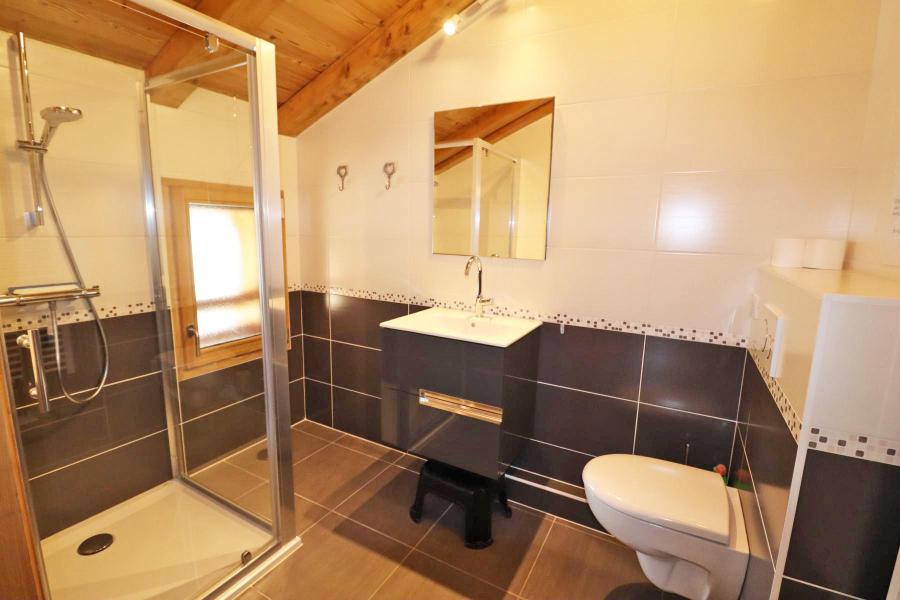 Rent in ski resort 3 room apartment 4 people - Résidence Alpaloosa - Les Gets - Shower room