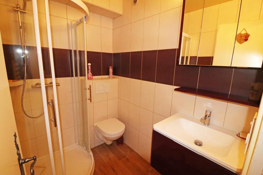 Rent in ski resort 2 room apartment 5 people (R51) - Résidence Benevy - Les Gets - Shower room