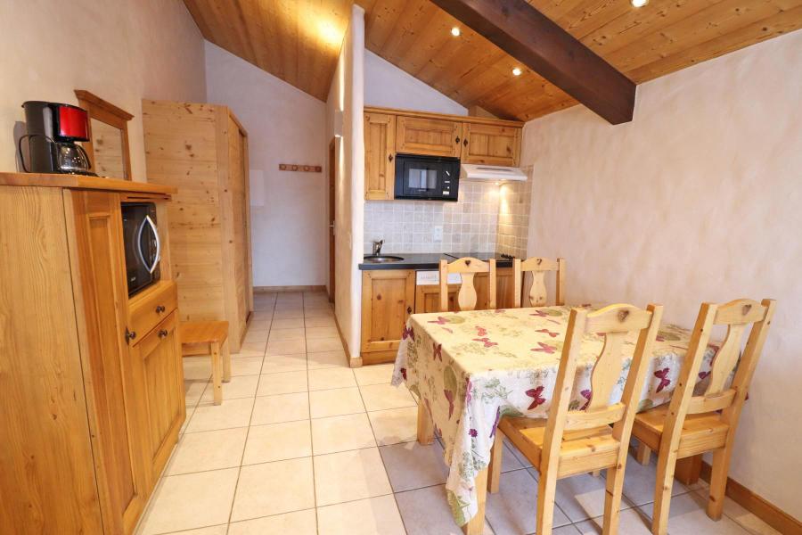 Rent in ski resort 3 room apartment 6 people - Résidence Bivouac - Les Gets - Living room