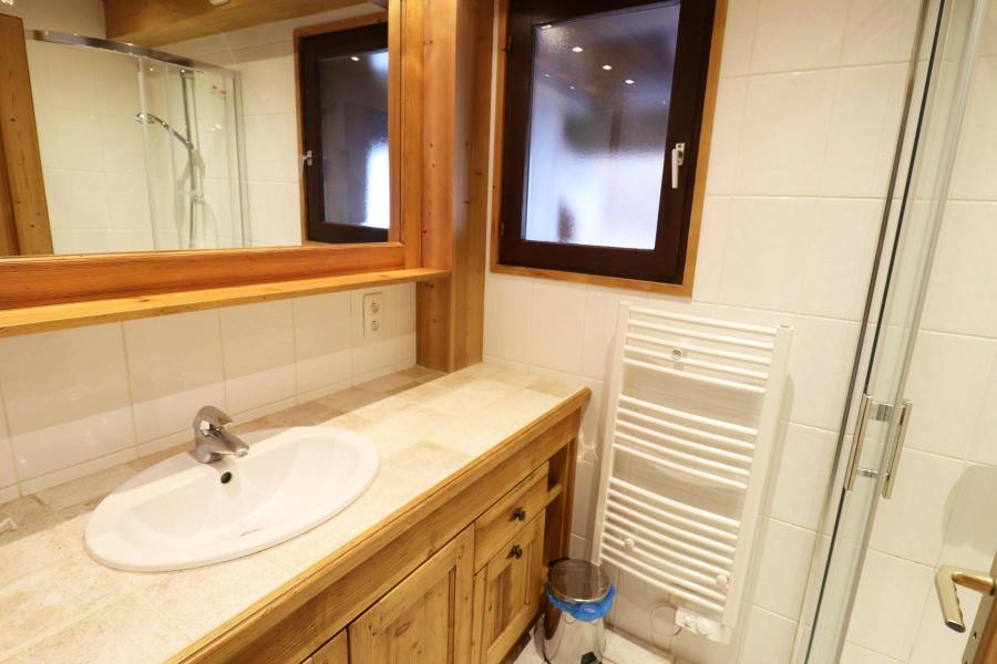 Location au ski Appartement 3 pièces 6 personnes - Résidence Bivouac - Les Gets - Salle de douche