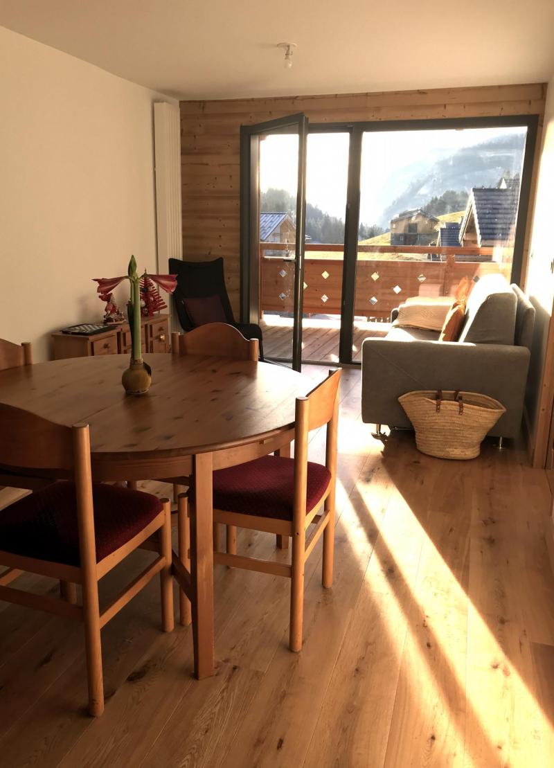 Rent in ski resort 2 room apartment cabin 6 people (Beau Soleil) - Résidence Cairn Harmony  - Les Gets - Living room