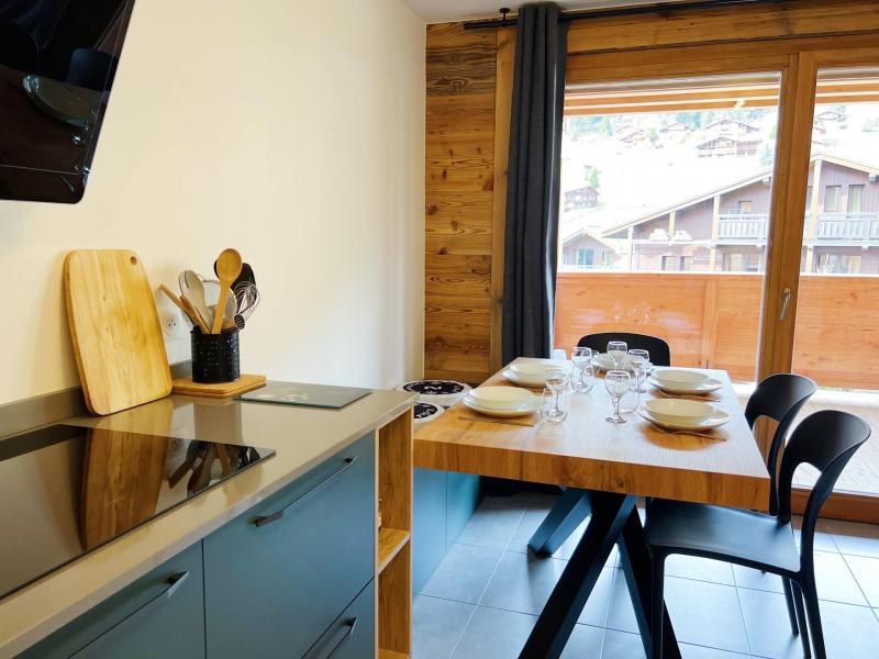 Rent in ski resort 2 room apartment cabin 4 people - Résidence Carmine Lodge - Les Gets - Living room