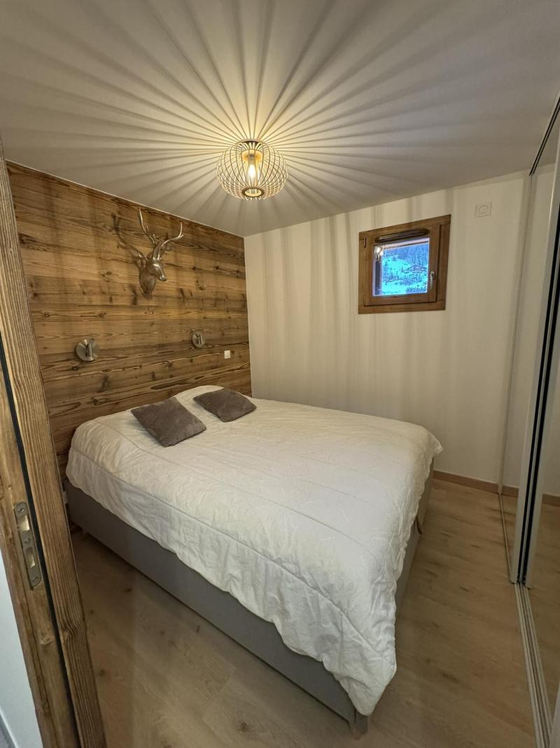 Rent in ski resort 2 room apartment sleeping corner 5 people - Résidence Carmine Lodge - Les Gets - Bedroom