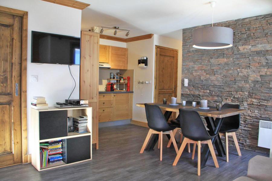 Rent in ski resort 3 room apartment cabin 6 people - Résidence Chalune - Les Gets - Living room