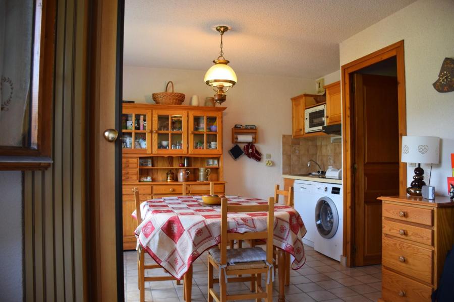 Rent in ski resort 2 room mezzanine apartment 6 people - Résidence Chantemerle - Les Gets - Living room