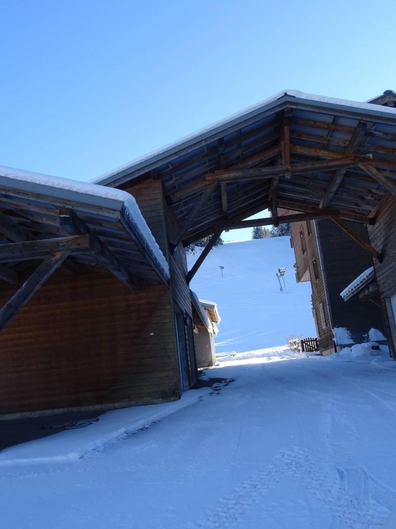 Soggiorno sugli sci Appartamento su due piani 4 stanze per 4-6 persone (228) - Résidence Chavaniou - Les Gets - Esteriore inverno