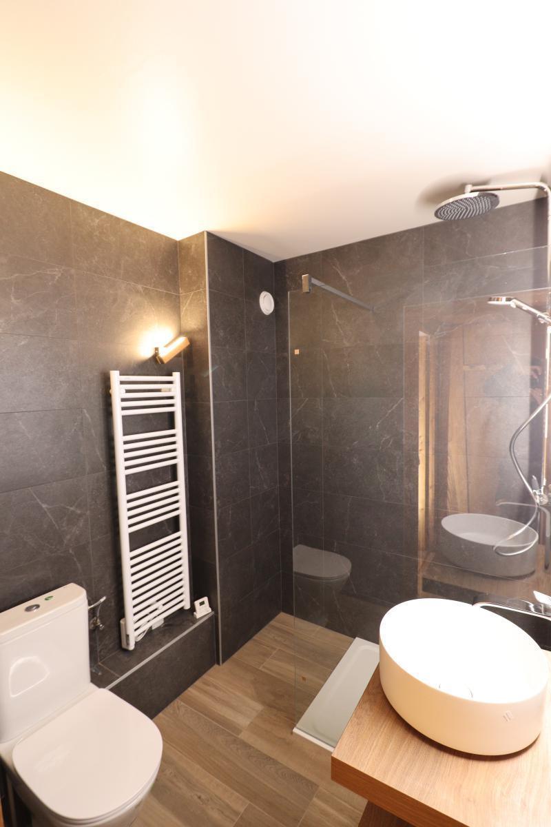 Rent in ski resort Studio cabin 4 people (74) - Résidence Cyclades - Les Gets - Shower room