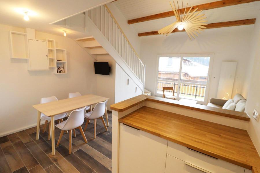 Rent in ski resort Studio mezzanine 6 people - Résidence Drakkars - Les Gets - Living room