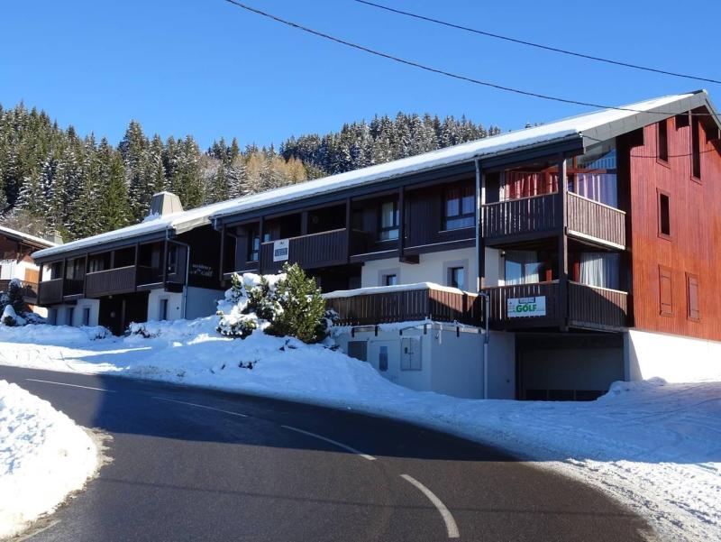 Rent in ski resort 5 room triplex apartment 8 people - Résidence Golf - Les Gets - Winter outside