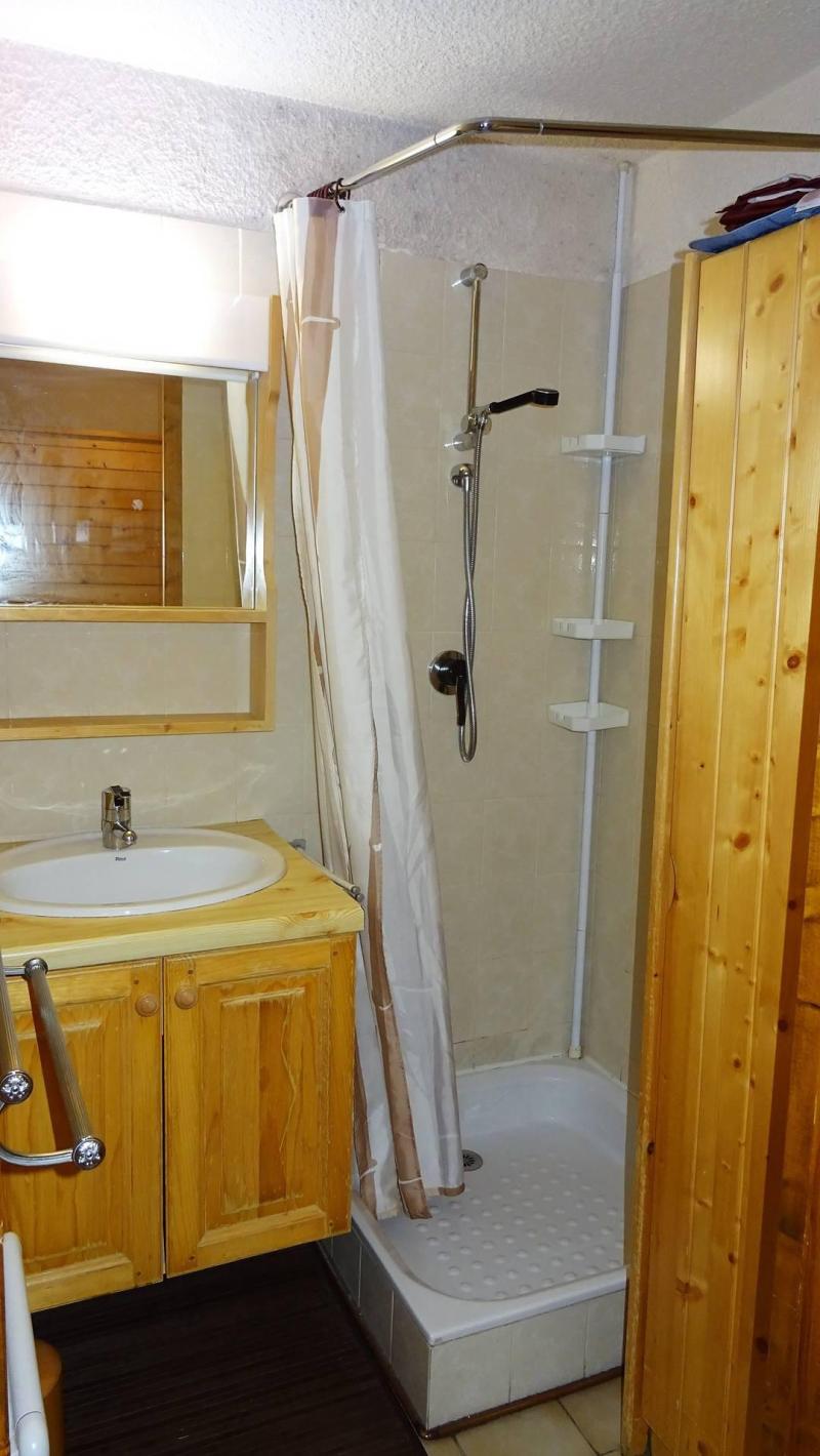 Rent in ski resort 2 room apartment sleeping corner 5 people - Résidence Grand Paradis - Les Gets - Shower room