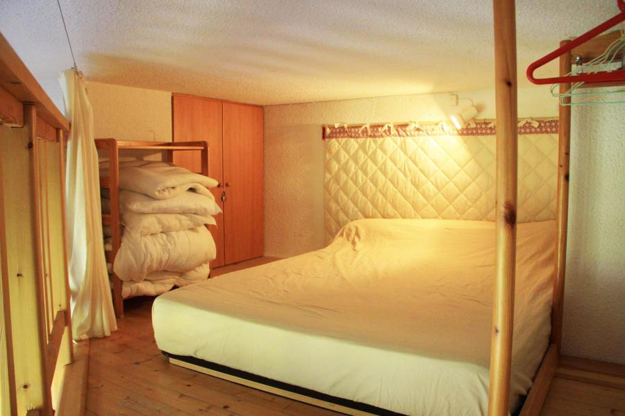 Rent in ski resort Studio mezzanine 4 people (H69) - Résidence Grizzli - Les Gets - Bedroom