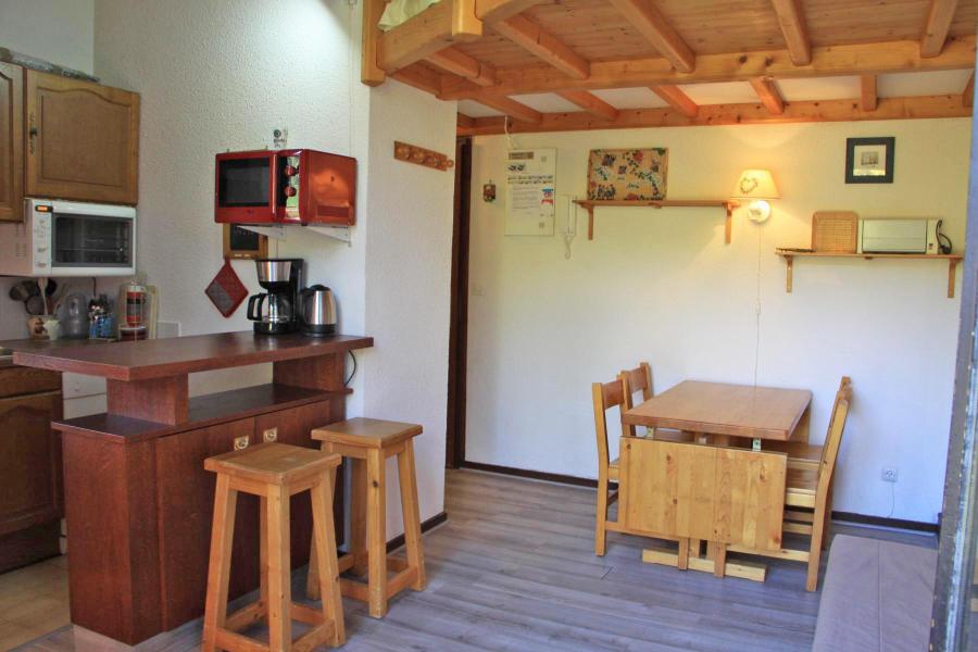 Rent in ski resort Studio mezzanine 4 people (H69) - Résidence Grizzli - Les Gets - Living room