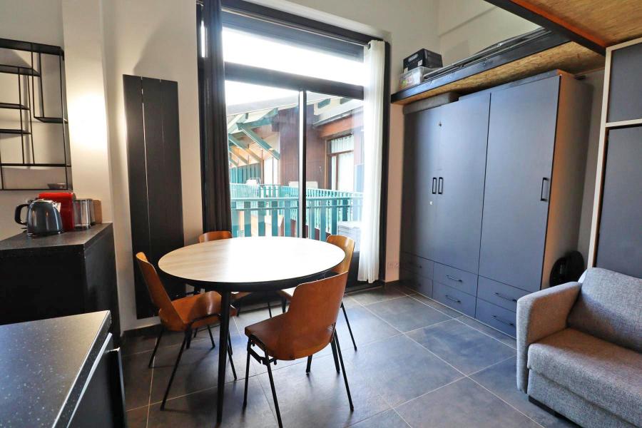 Rent in ski resort Studio mezzanine 4 people (R07) - Résidence Grizzli - Les Gets - Living room