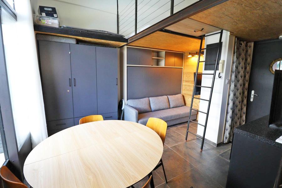 Rent in ski resort Studio mezzanine 4 people (R07) - Résidence Grizzli - Les Gets - Living room