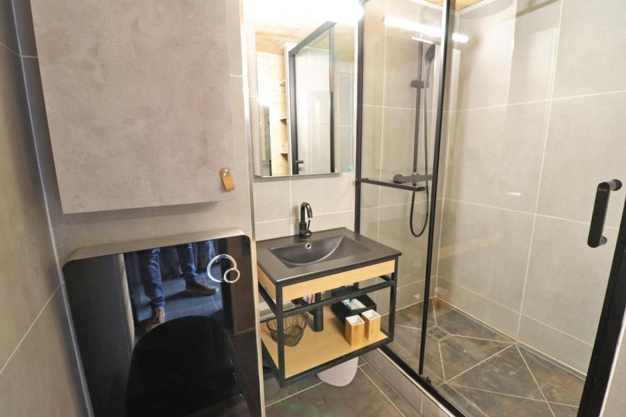 Rent in ski resort Studio mezzanine 4 people (R07) - Résidence Grizzli - Les Gets - Shower room