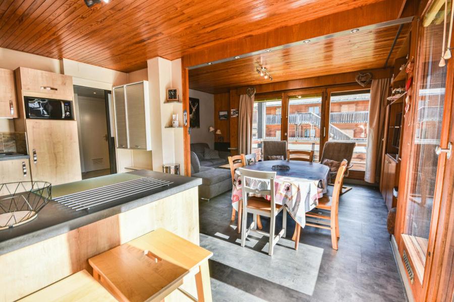 Rent in ski resort 3 room apartment 6 people (2204) - Résidence le By - Les Gets