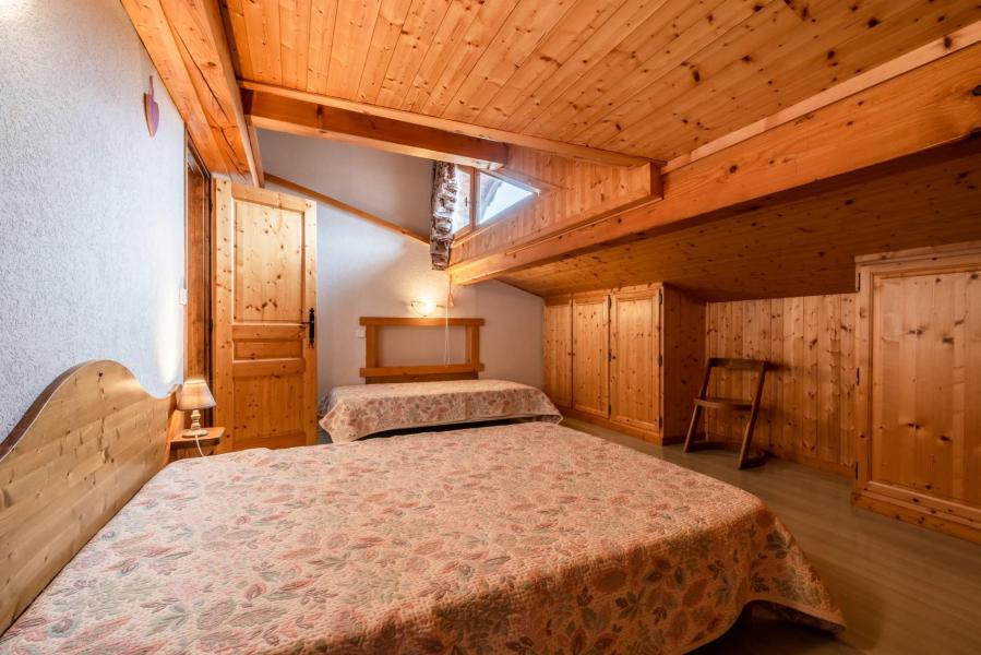 Rent in ski resort 3 room apartment 6 people - Résidence Lou Baitandys - Les Gets - Bedroom