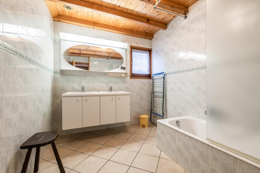 Location au ski Appartement 3 pièces 6 personnes - Résidence Lou Baitandys - Les Gets - Salle de bain