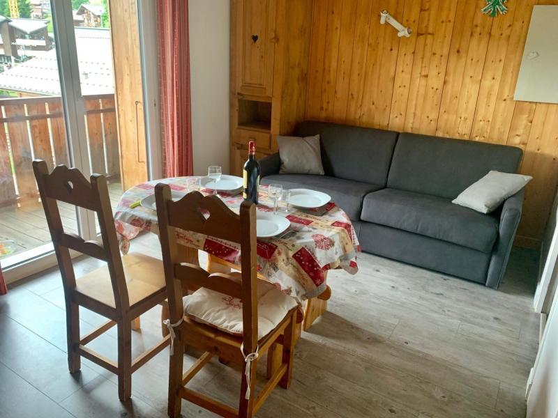 Rent in ski resort Studio cabin 4 people (58) - Résidence Marcelly - Les Gets - Living room