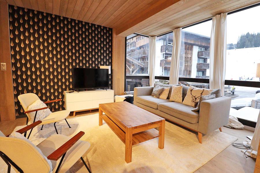 Rent in ski resort 3 room apartment cabin 8 people - Résidence Outa - Les Gets - Living room