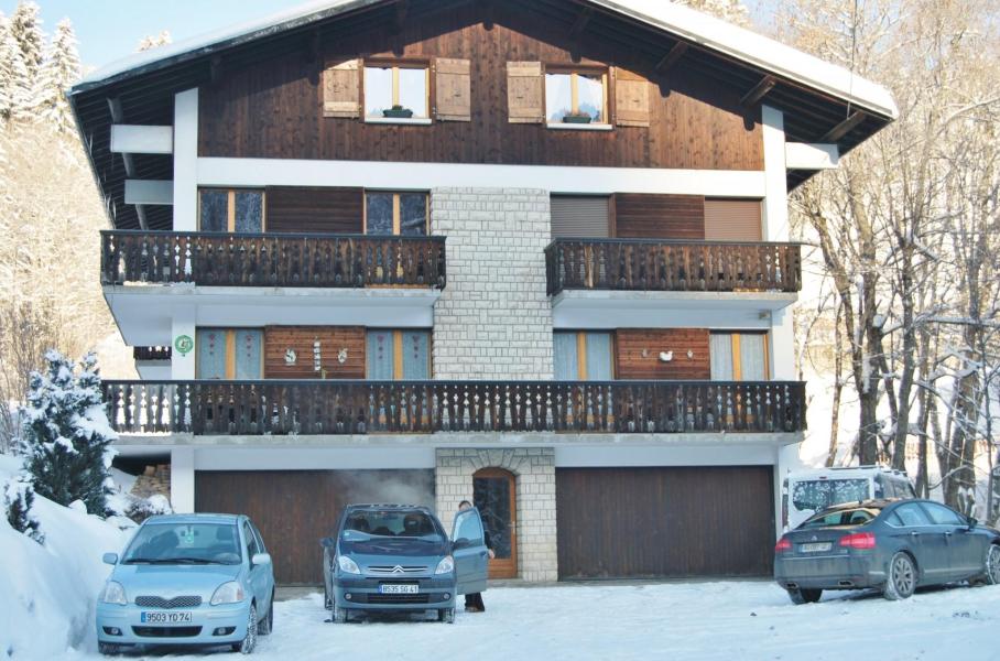 Rent in ski resort 2 room apartment 4 people - Résidence Perrières - Les Gets - Winter outside