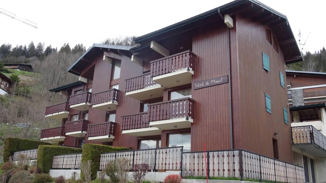 Rent in ski resort 2 room apartment 4 people (63) - Résidence Soleil de Minuit - Les Gets - Winter outside
