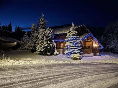 Rent in ski resort 5 room duplex chalet 8 people - Chalet Bleu - Les Gets - Winter outside