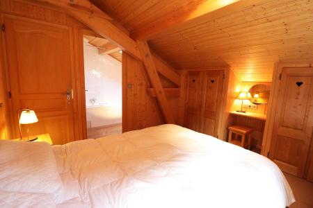 Rent in ski resort 7 room chalet 16 people - Chalet du Lac des Ecoles - Les Gets - Bedroom