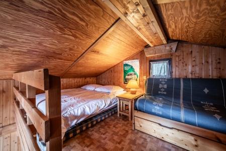 Rent in ski resort Semi-detached 2 room chalet 6 people - Chalet Moudon - Les Gets - Mezzanine
