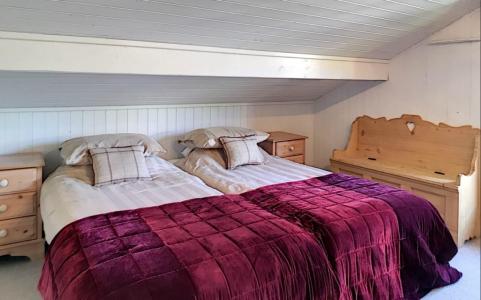 Rent in ski resort Chalet Renard du Lac - Les Gets - Bedroom