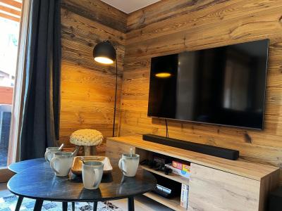 Rent in ski resort 2 room apartment cabin 4 people - Résidence Carmine Lodge - Les Gets - Living room