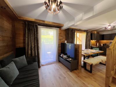 Rent in ski resort 3 room duplex apartment 6 people - Résidence Carmine Lodge - Les Gets - Living room