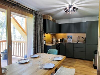 Rent in ski resort 3 room duplex apartment 6 people - Résidence Carmine Lodge - Les Gets - Living room