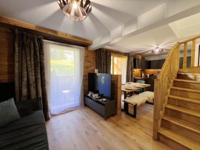 Rent in ski resort 3 room duplex apartment 6 people - Résidence Carmine Lodge - Les Gets - Living room