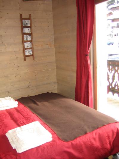 Rent in ski resort Résidence Carry - Les Gets - Bedroom