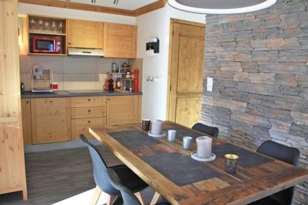 Rent in ski resort 3 room apartment cabin 6 people - Résidence Chalune - Les Gets - Living room