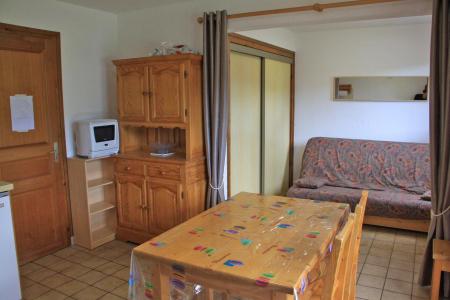 Rent in ski resort Studio sleeping corner 4 people - Résidence Chantemerle - Les Gets - Living room