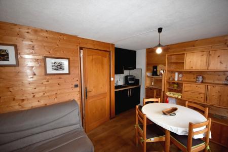 Rent in ski resort Studio cabin 4 people (51) - Résidence Charniaz - Les Gets - Living room