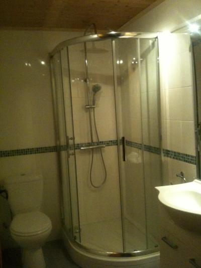 Rent in ski resort 2 room apartment 4 people - Résidence Croc Blanc - Les Gets - Shower room