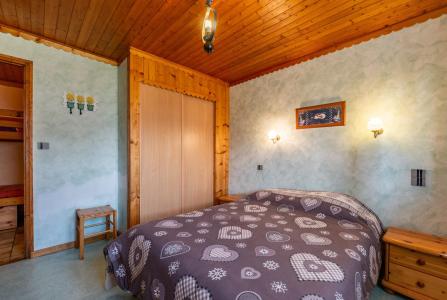 Rent in ski resort 2 room apartment 6 people (60) - Résidence Forge - Les Gets - Bedroom