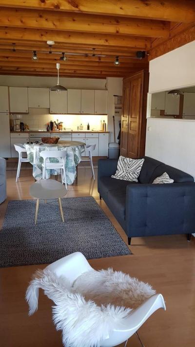 Ski verhuur Appartement triplex 5 kamers 8 personen - Résidence Golf - Les Gets - Woonkamer