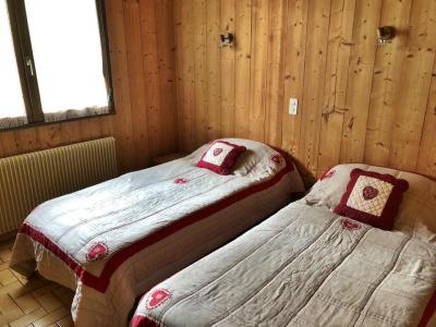 Rent in ski resort 3 room apartment 5 people - Résidence les Clos - Les Gets - Bedroom