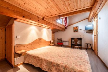 Rent in ski resort 3 room apartment 6 people - Résidence Lou Baitandys - Les Gets - Master bedroom