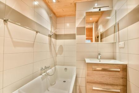 Rent in ski resort 4 room duplex apartment 6 people (2313) - Résidence Marcelly - Les Gets - Bathroom