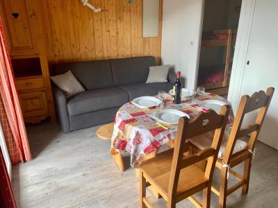 Rent in ski resort Studio cabin 4 people (58) - Résidence Marcelly - Les Gets - Living room