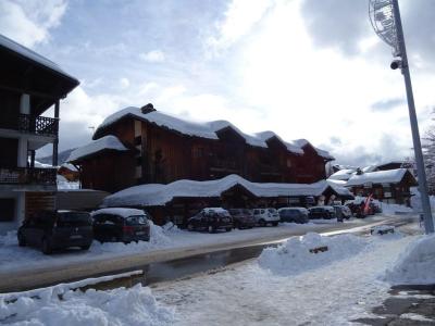 Ski verhuur Appartement 2 kabine kamers 5 personen (64) - Résidence Praz du Soleil - Les Gets - Buiten winter