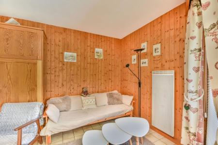 Rent in ski resort Studio cabin 4 people (2028) - Résidence Soleil de Minuit - Les Gets - Living room