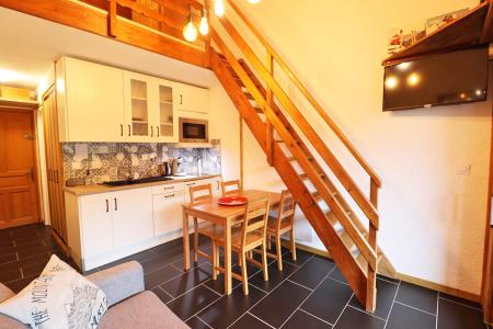 Rent in ski resort Studio mezzanine 4 people - Résidence Songy - Les Gets - Living room